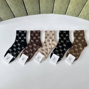 特 配包装 Gucci 古驰 新款经典中长款堆堆袜袜子！一盒五双， 专柜同步筒袜袜子，大牌出街，潮人必备超好搭。
