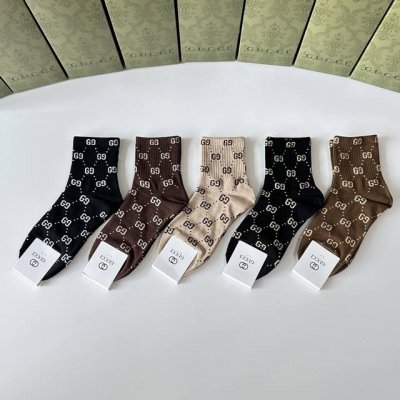 特 配包装 Gucci 古驰 新款经典中长款堆堆袜袜子！一盒五双， 专柜同步筒袜袜子，大牌出街，潮人必备超好搭。