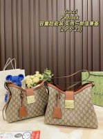 细节图 酷奇新款购物袋Gg图案和条纹织带这两种品牌颇有辨识性的元素融合成经典搭配，Gucci永不过时的经典Gucci Padlock 简约百搭，经典款式不容易过