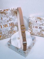 Dior Montaigne *Cd*腰带 饰有*Christian Dior*标志 富有光泽的金色饰面金属细节 两个可拆卸环 小牛皮腰带 2.0Cm