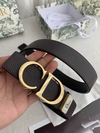 品名：迪奥. Dior.原单 型号：挂扣，原版经典挂扣，实物拍摄，双面头层牛皮 材料：百分百头层牛皮，保证真皮。双面可用专柜同等质量，原版经典双面荔枝纹，黑咖， - 点击图像关闭