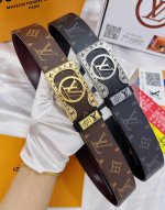 皮带：Lv..路易..威登顶级复刻. 腰带：原单品质百分百头层牛皮，保证真皮。雕花镂空工艺.真空电镀.永不掉色.24K纯钢扣头层老花，黑格，棕格，黑花，