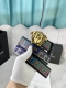 宽度4.0Cm Versace 范思哲 此款软皮腰带饰有个性3D美杜莎腰带扣 设计大胆而又百搭 双面可用 一面为单色 一面饰有新款palazzo Greca N
