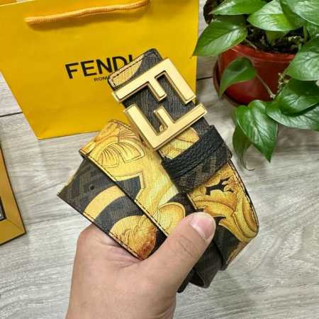 Fendi 芬迪 专柜同款 宽4.0Cm 双环正反用腰带 Ff按钉搭扣 黑色Cuoio Romano皮革材质 反面面料带有烟草黄和黑色Ff图案 四方金属饰面 时 - 点击图像关闭