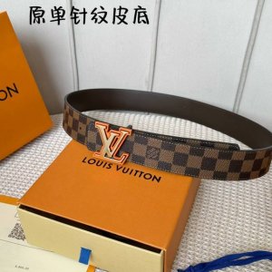 特 寬：40Mm 驢家新品 寬度40Mm 驢家ss24早春新品腰帶系列 意大利原廠皮料 扣頭採用雙拼視覺效果工藝 全方位精打細磨 精密度厚金電鍍 雙面用