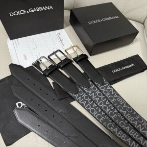 Dg，宽4.0Cm Dolce&Gabbana 全新小牛皮腰带，满载干练态度。滚轴针扣搭扣尽显巧思
