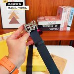 原版品质打孔 品牌：巴宝B家 男款 颜色：黑 扣头：金 银 扣头：原版精品纯铜五金扣头 带身：原版牛皮 尺寸：宽约：3.8Cm 长约：95Cm-125Cm 类别