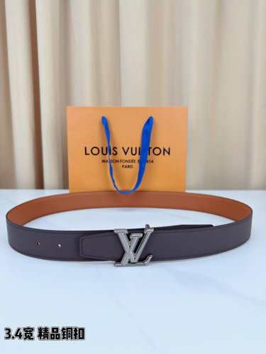 Lv荔枝纹铜扣 3.4宽 承匠心。精铜历经锤炼，方显沉稳光泽；压纹镌刻时光，见证经典永恒。系于腰间，不仅是配饰，更是态度。细节之处，方见真章。 DDD