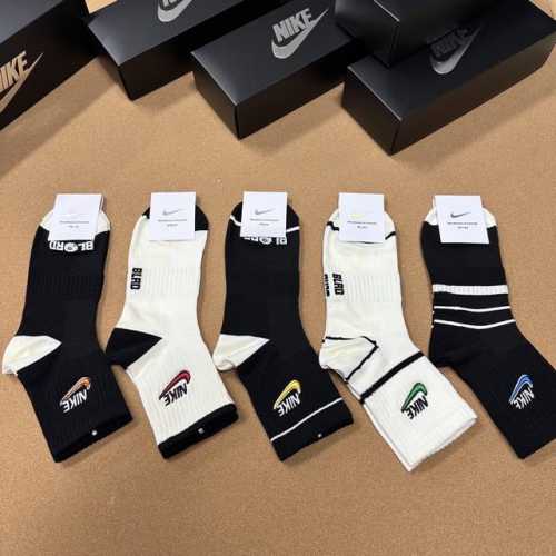 特 Nike 耐克 Just Doit. Logo超级Nice火爆全网，绝对是你这个春夏的搭配神器Ins今年超火爆超级爆款网红袜子彩绣经典Logo，火爆至极精梳