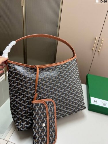 戈雅 新品Hobo腋下包 完美1:1定制从头到尾全部都是客订哦！Hobo太适合通勤啦！ D-36尺寸43×26配盒