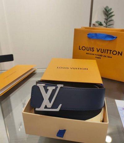 特 L0Uis Vuitt0N Lv 男士专柜品质腰帶 寬度40毫米 配置精钢字母搭扣 扣头可随意搭配 皮质柔软 手感细腻舒适