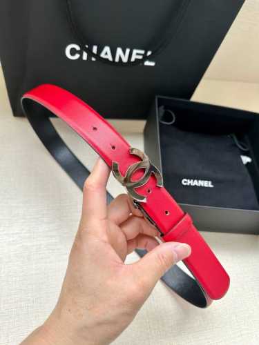 特 宽度3.0Cm Chanel香奈儿 旋转 双c小牛皮与银色 枪色 金色金属腰带 多颜色女款腰带搭配！此五金可旋转使用 带身均两面颜色 。