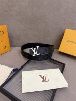 路易威登 Lv 全套包装 40Mm宽度 正品一体铸造五金钢扣，原厂皮料 双面原厂定制面料，可双面使用！区别市场货