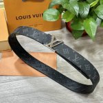 图片包装 Lv.路易威登 宽40Mm双面原版小牛皮 搭配单钌钯电镀扣 完美的手感.油边 出众的设计.风格 高贵奢华 时尚大方 高清实拍 货真价实 品质保证 双面