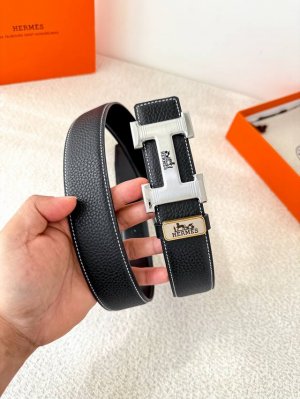 品名： 爱玛仕.Hermes腰带 皮带 原单 DDD 型号：挂扣，经典纯钢材质扣头，双面头层牛皮，图片实物拍摄 DDD 材料：双面头层牛皮，挂扣系列，纯钢材质扣