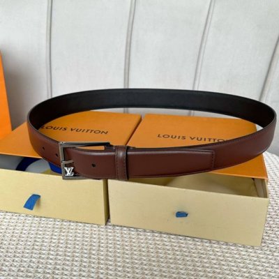 特 寬度：35Mm 驢家最新品 男士經典頂級休閒腰帶 寬度35毫米 品牌專用平紋Togo紋小牛皮搭配小牛皮底 全新開模精品針扣設計 多色選