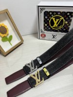 品名：Lv..路易..威登 材质：原单牛皮腰带 百分百头层牛皮腰带保证真皮，24K纯钢扣，专柜原单品质、做工精细，时尚大牌，送人自用首选 包装：