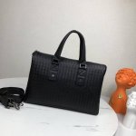 Bv多格层海外原单品质专柜同步狠货来袭顶级打蜡牛皮，专柜原单五金，独特的设计风格完美至极！让时尚变得无止境 那质感和 那手工无可挑剔，独一无二的它，大气中有内涵