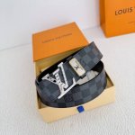 品名： Lv..路易..威登腰带皮带原单 型号：挂扣，经典纯钢材质镶钻挂扣，头层牛皮，图片实物拍摄 材料：头层牛皮，挂扣系列，纯钢材质扣头，钯镀电镀工艺永不掉色