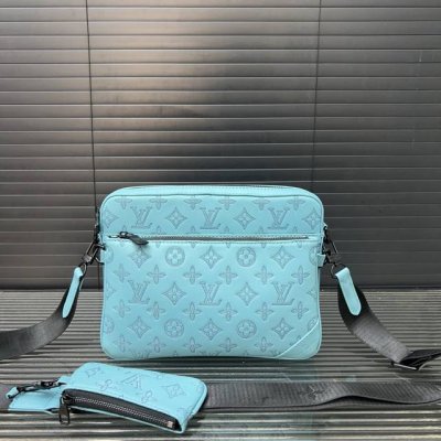Louisvuitton 路易威登 Lv Trio三合一 印花邮差包 单肩包 男女通用斜挎包 经典百搭 实物拍摄 配送防尘袋 礼盒 25 X 18 Cm。