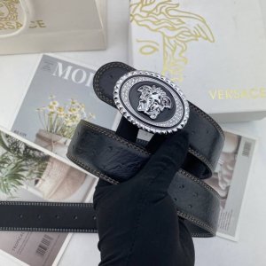 特 配全套包装礼盒 范思哲。男士花皮腰带38Mm 双面进口花皮皮压制。可双面使用 专柜走线 搭配新款扣