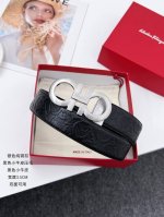 特P160 菲拉格慕 高端货品 宽度35Mm 强货，细节可见。 柔软小牛皮压花，搭配平纹小牛底皮，双面可用， 扣头；纯铜扣（金色 银色 黑色） 码数；105-1
