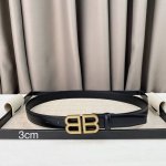 Alenciaga Bb 窄版腰带 这款bb 版腰带来自balenci设计细节，正面扣、打孔式细节3.0Cm 男女均可佩戴