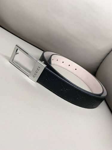 Gg 古驰 3.5宽度 进口牛皮热压花 精致五金 高端品质定制 新季来临 典藏设计中的标志性元素于 早秋系列焕发新意。这款腰带选用镂空设计增添几分个性