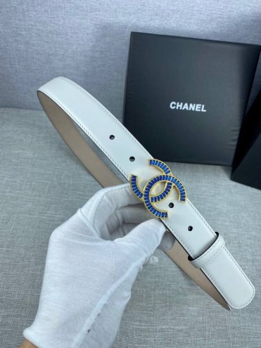 宽度3.0Cm Chanel 香奈儿女士腰带皮带新款柔软的内衬进口小牛皮搭配精品镶钻钢扣金 银色扣。