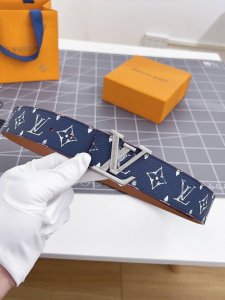 寬：40Mm 驢家新品 今季男士新品腰带 Togo荔枝纹料衬托小牛皮底 丝印花卉 色彩缤纷 搭配经典字母砂面搭扣 多色选 双面用