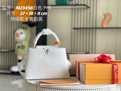 特级配全套包装 变码芯片 特级精品原厂皮M23456 M59434白色金扣 本款 Capucines Bb 手袋以全粒面牛皮革塑造 Capucines 系列的小
