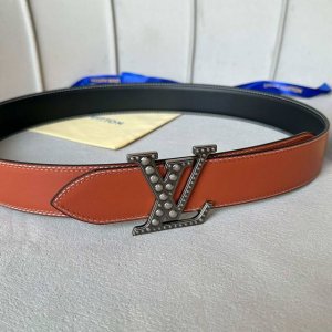 L0Uis Vuitt0N 今季新品 男士原單腰帶 寬度40毫米 雙面頭層小牛皮車雙線工藝 搭配經典鋼扣五金 適合沈穩低調的男神使用