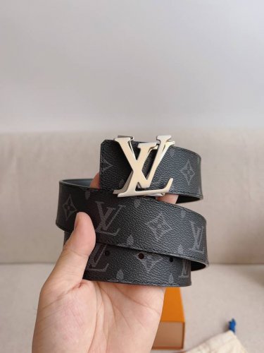 高端品質，實物拍攝 批￥ 配全套禮盒 ： Lv路易威登 原版品質 代工廠貨品 40Mm寬度 正品一體鑄造五金鋼扣，原廠皮料 雙面原廠定制面料，可雙面使用！區別市