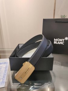 特 万宝龙 自动腰带 宽度34Mm 精品钢扣，双面头层牛皮，手感柔软，真材实料 很有质感，时尚经典不失风范，长短可自行裁剪 ！
