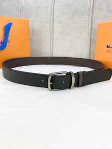 宽度3.5Cm。S.T.Dupont系列 都彭 标志性简约百搭款针扣 搭配此款两面头层牛皮给你提升个人魅力