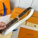 特 片裝1 寬：30Mm 女士經典頂級休閒腰帶 寬度30毫米這款永恆優雅飾有帆布的造型設計 原版小荔枝紋牛皮底 搭配全新搭扣以金色金屬打造 飾以與皮帶同色的琺瑯