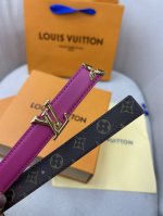 Pretty Lv 路易威登 双面腰带以耀目金属雕琢 Lv Initiales 搭扣和末端的不完整 Monogram 花卉，凝聚工艺淬炼和创意巧思。宽度2.0C