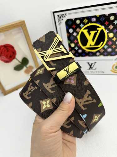 品名：Lv..路易..威登原单 材质：原单牛皮腰带 百分百头层牛皮腰带保证真皮，24K纯钢扣，专柜原单品质、做工精细，时尚大牌，送人自用首选包装： 请认准如图专