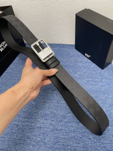 p210 品牌：【万宝龙】 Montblanc家持续其一贯的高雅，绅士，精致的风格，进口小牛皮。手感细腻柔软。纯铜精品，男士必备！宽度：3.5Cm