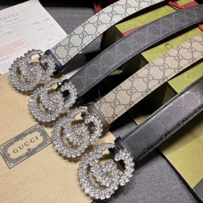特 古奇 新款 Gg Supreme帆布是品牌的一款代表性面料，其灵感源自30年代的典藏设计。互扣式双g以钯金色调配件亮眼呈现，致敬品牌悠久传承。 米色和乌木色