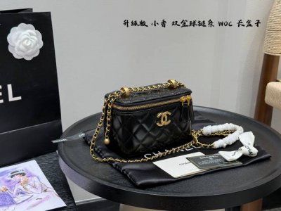 礼盒包装 升级版！ 这个Chanel 香奈儿双金球化妆盒我心动了长盒子 Chanel 香奈儿新版金球链条可调节肩带长盒子化妆包盒子包单肩斜挎包 对这只真的毫无抵