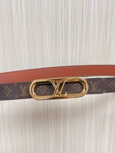 当季新款，2.5宽双尖原单1比1.一面帆布印黄花，一面棕色进口牛皮，.搭配精品