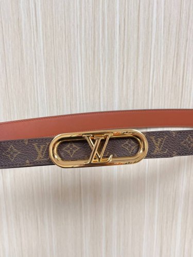 当季新款，2.5宽双尖原单1比1.一面帆布印黄花，一面棕色进口牛皮，.搭配精品