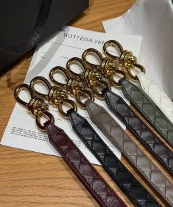 Andimo 腰带 DDD Lntreciato 编制皮革腰带金属绳结搭扣，钩扣开合，采用牛皮，衬里牛皮革制作而成，缪斯黄铜色饰面. DDD 宽度： Cm DD