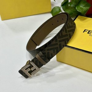 Fendi芬迪专柜同款 宽4.0Cm 双环正反用腰带 Ff按钉搭扣 棕色Cuoio Romano皮革材质 反面面料带有烟草黄和黑色Ff图案 四方金属饰面 时尚经