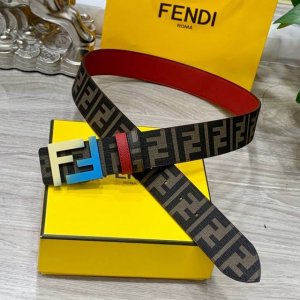 fendi 芬迪 专柜同款 宽4.0Cm 双环正反用腰带 Ff按钉搭扣 红色Cuoio Romano皮革材质 反面面料带有烟草黄和黑色Ff图案 黑色珐琅金属饰面