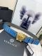 Versace 范思哲 的卡其色双面腰带，采用小牛皮制成，金色搭扣饰有品牌标志性的美杜莎头像。一面饰有蓝色和绿色的 Versace Allover 印花。4.0
