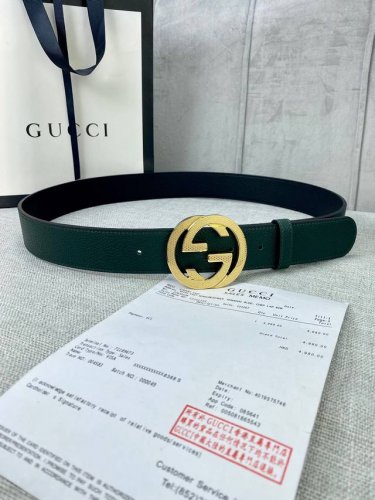 特P200 宽度3.8Cm Gg Marmont系列每一季都会推陈出新，为灵感源于70年代的标志性原版Gg6.0Cm钢扣配件注入现代精髓。这款双色头层牛皮腰带