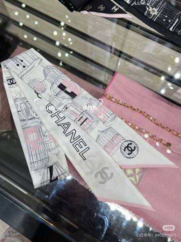 又来啦 新品又来了 每次都这么好看香奈儿Twilly，Lv小丝巾来了，Chanel 鸟笼集会，名副其实的小可爱，人手三条闭眼收，我都不拦着N久都没有见过这么好看