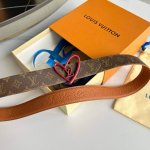 原版包裝 L0Uis Vuitt0N 今季新品 女士原單腰帶 寬度30毫米 經典小花pvc面搭配荔枝紋牛皮壓花 搭配爱心形状五金 可雙面佩戴 百搭款